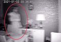 Keluarga Ini Panik, CCTV Rumahnya Berhasil Rekam Penampakan Sekelebat Bayangan 'Hantu' Wanita Berbaju Pengantin di Rumahnya, Saat Gambarnya Dipertajam Sosok Ini yang Terlihat Jelas