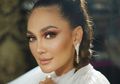 Paha Mulus Terlihat Saat Pakai Celana Transparan, Luna Maya Malah Dituding Edit Kaki Jenjangnya Biar Terlihat Body Goals