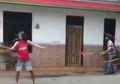 Bak Samurai Siap Bertarung Ayunkan Pedang Katana, Pria Ini Ngamuk hingga Buat Polisi Kualahan, Identitasnya Terungkap Usai Tembakan Petugas Tak Mempan Menghalaunya