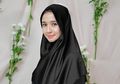 Janda Engku Emran Tampil Berbalut Mukena Hitam, Unggahan Laudya Cynthia Bella Jadi Sorotan Netizen