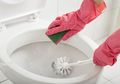 Nyesal Baru Tahu Sekarang, Ternyata Ampas Teh Bisa Bersihkan Noda Toilet!