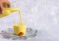 Dua Minggu Rutin Minum Susu Kunyit, Wanita Ini Terkejut Sakit Menahunnya Bisa Berkurang