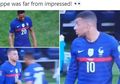 VIDEO -  Mbappe Dicuekin Martial saat Timnas Perancis Menang