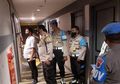 Digerebek Celana sudah Sobek-sobek saat Selingkuh Bareng Senior, Ini Kronologi Oknum Polwan Berjilbab yang Didobrak Pintu Kamar Hotelnya oleh Suami Bersama Rekan Polisinya: Saya Tahu Siapa Pria Itu