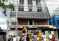 Meski Sudah Hampir Rampung, Bangunan 4 Lantai Ini Dirobohkan Dinas PKPPR, Kok Bisa?