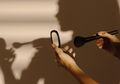 Mitos Makeup Merusak Kulit, Benarkah? Simak Dulu Fakta Berikut Ini!