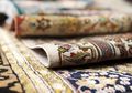 Makanan Tumpah di Atas Karpet saat Lebaran? Bersihkan Saja dengan Trik Ini