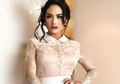 Tak Lagi Pamerkan Rambut Ala Diva, Krisdayanti Tampil Pangling Pakai Hijab Motif, Cantik Banget!