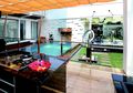 Dapur Terbuka Menghadap Taman untuk Menjamu Kerabat dan Tamu