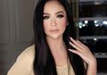 Tampil Bak ABG Pakai Mini Dress Hoodie, Gaya Krisdayanti Saat Endorse Dipuji Habis-habisan!