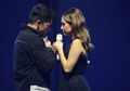 Dina Lorenza Mundur Teratur, Ariel NOAH Terang-terangan Beri Kejutan Manis, BCL Salah Tingkah Peluk Sang Vokalis hingga Sosok Ini Bersorak: Bentar Lagi Ada yang Jadian