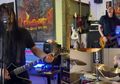Video Aksi Stevi Item 'DeadSquad' Jamming Online Bareng Drummer Sepultura: Apa Gue Main Gitar Sambil Nyanyi Aja Ya?