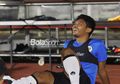 Tendang Pemain Persib, Bek Borneo FC: Wasit Belum Tiup Peluit!