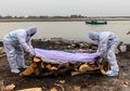 Parah! Masalah Covid-19 Saja Belum Kelar, di India Malah Digegerkan Penemuan Puluhan Mayat-Mayat Dibuang di Sungai Gangga, Diduga Mayat Pasien Covid-19 yang Belum Dikremasi