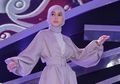 Lesty Kejora Resmi Akan Dilamar Rizky Billar Sebentar Lagi, Dirinya Terlihat Makin Kece dengan Menyelempangkan Tas Kecil Seharga Belasan Juta!