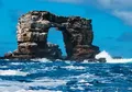 Lengkungan Darwin, Formasi Batuan Ikonik di Galapagos, Ambruk ke Laut