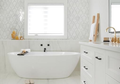 Butuh Kamar Mandi seluas Apa agar Nyaman Menggunakan Bathtub? Cek Yuk!
