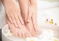 Selain Rendam Air Garam, Ini Cara Mudah Menghilangkan Bau Kaki yang Bikin Tak Nyaman