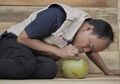 Dulu Jadi Tukang Sampah Demi Sesuap Nasi, Pelawak ini Malah Makin Sukses Setelah Punya 2 Istri yang Akur