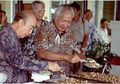 Gara-gara Sebatang Rokok, Rusak Bisnis Konglomerat Pengusaha Tionghoa Liem Sioe Liong dengan Ipar Soeharto, Liem: 'Saya Tersinggung'