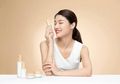 4 Rekomendasi Skincare Hyaluronic Acid untuk Kulit Kencang dan Terhidrasi!