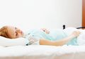 Ketahui Posisi Tidur Ibu Hamil Trimester Kedua yang Terbaik dan Aman Demi Bisa Tidur Nyenyak Tiap Hari