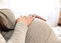 Tidak Perlu Memaksakan Diri, Ini Risiko yang Bisa Mengancam Ibu Hamil Jika Keseringan Tidur di Lantai