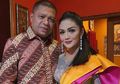 Rela Setahun Lebih Pisah Ranjang dari Raul Lemos, Krisdayanti Tampil Pakai Tank Top Putih Pamer Kemesraan Bareng Suami: 'Kiss Your Face'