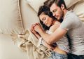 Ini 5 Manfaat Cuddling dengan Pasangan, Bisa Senang Lahir dan Batin!