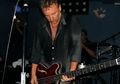 Bassist New Order Peter Hook Lelang Ratusan Memorabilianya di New Order & Joy Division