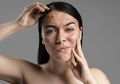 Efek Risiko Sering Ganti Skincare dan Makeup, Ini Penjelasan Ahli!