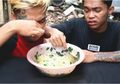 Nekat Membuat Konten Mukbang Mi Instan Campur Daun Kecubung, 2 Pria Ini Langsung Alami Hal yang Bikin Ngelus Dada