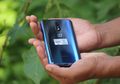 Iklan Samsung Muncul di Akun Twitter Resmi OnePlus, Blunder?