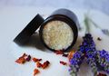 Mitos Scrub Gula Aman Digunakan Pada Wajah, Simak Fakta Berikut Ini!