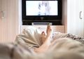 Jangan Sepelekan Kebiasaan Menonton TV yang Salah, Bisa Picu Obesitas dan Rusak Kesehatan