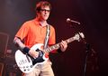 Tonton Video Vokalis Weezer Bawain Lagu ‘Sugar, We’re Going Down’ dari Fall Out Boy