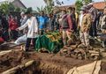 Menangis Keras Rencana Pernikahan Kandas, Pacar Amalia Korban Pembunuhan Ibu dan Anak di Subang Nampak Sering Wara-wiri ke Makam dan Rumah, Keluarga Bongkar Curhat Pilunya