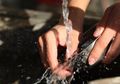 Nyesel Baru Tahu, Pantat Panci yang Gosong Bisa Bersih Seperti Baru Hanya dengan Mengandalkan Garam hingga Baking Soda