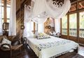 6 Cara Hadirkan Nuansa Tropis di Kamar Tidur untuk Istirahat yang Optimal