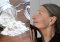 Butuh Waktu Cuma 5 Menit, Seperti Inilah Cara Menghilangkan Uban Agar Tidak Tumbuh Lagi dan Modalnya Cuma Pakai Baking Soda Saja, Yuk Coba Sekarang juga