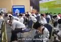 Stafsus Presiden Soroti Aksi Santri Serentak Tutup Kuping Saat dengar Musik di Ruang Publik, Aktivis Islam: Bukan Indikator Mereka Radikal