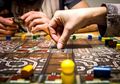 Tidak Sekadar Asyik, Bermain Board Game di Rumah Datangkan Berbagai Manfaat