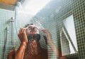 Bahayanya Mandi di Saat Tubuh Masih Berkeringat, bisa Picu Masalah Ini!