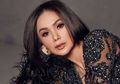 Aksi Mantan Raffi Ahmad Ini Bikin Heboh, Yuni Shara Kepergok Permak Celana Jins ke Tukang Jahit Keliling, Netizen Justru Dibuat Menangis Saat Tahu Merknya
