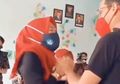 Tak Kuasa Menahan Air mata, Viral Video Guru Honorer Curhat Honor 100 Ribu Per Bulan, Mengemis Harapan Kepada Menteri Pendidikan Nadiem Makarim