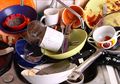 Benci Mencuci Piring Seusai Makan Malam? Ikuti Tips Berikut!