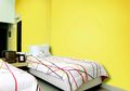 Trik Menata dan Mewarnai Dinding Kamar Tidur Sempit agar Terlesan Luas