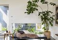 Bikin Interior Cantik Biaya Murah, Kertas Kontak pada Furnitur Bertuliskan 'Dapat Dilepas' Salah Satu Caranya, Cek Lainnya!