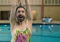 Foo Fighters Kembali Bikin Video Klip Kocak & Gila, Kelakuan Gitarisnya Mengundang Emosi