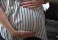 Kisah Haru Seorang Ibu Menopause yang Hamil Mengandung Cucunya Sendiri